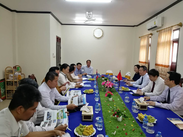 我校张登宏校长与老挝琅勃拉邦省教育与体育厅厅长会谈